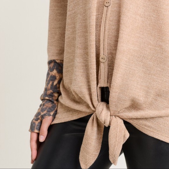 FINAL SALE‼️ Leopard Contrast Tie Top - Picture 4 of 4